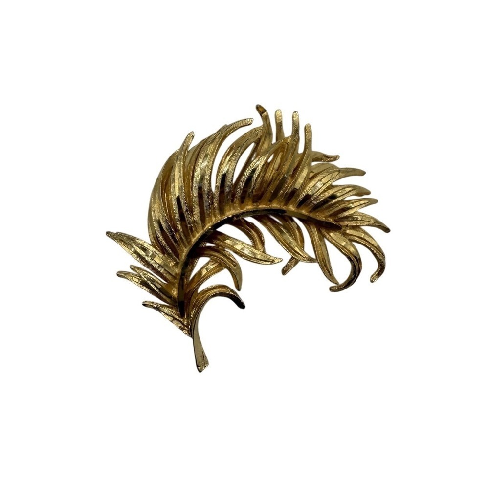 BSK Vintage Gold Tone Textured Leaf Feather Brooch Pin Mid Century Jewelry